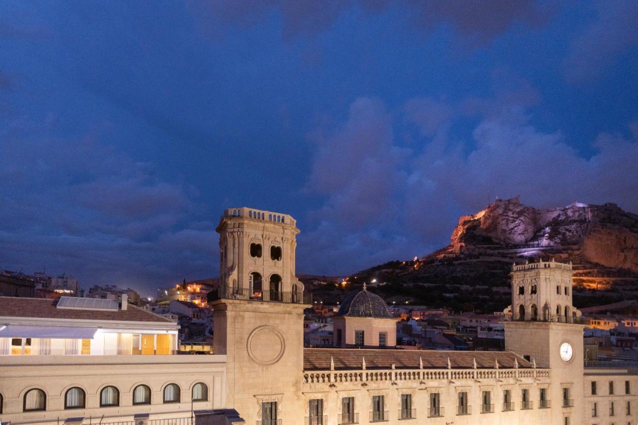 Eurostars Portico Alicante Luaran gambar The Rock of Gibraltar at night
