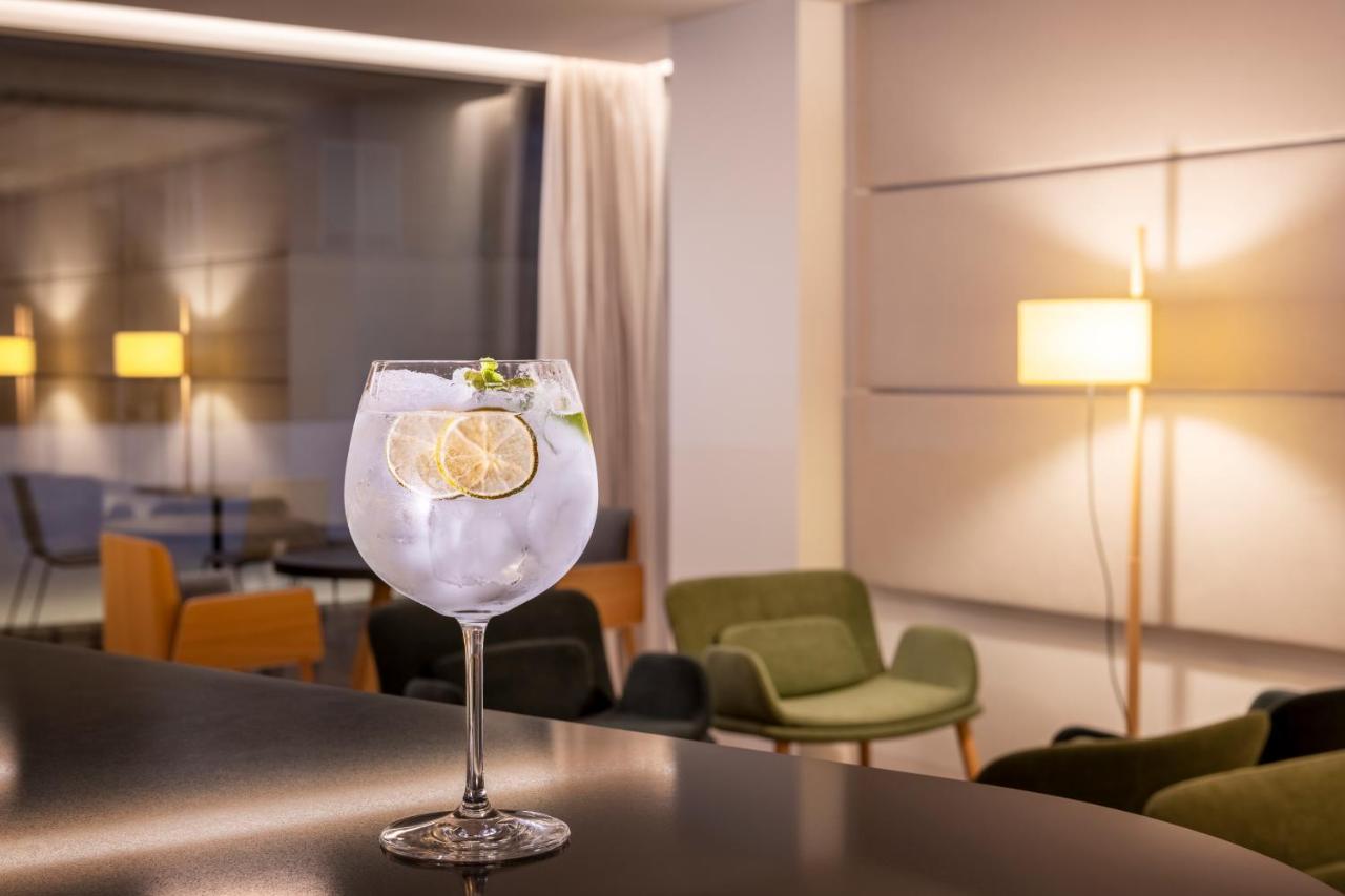 Eurostars Portico Alicante Luaran gambar A glass of G'Vine Floraison with tonic water