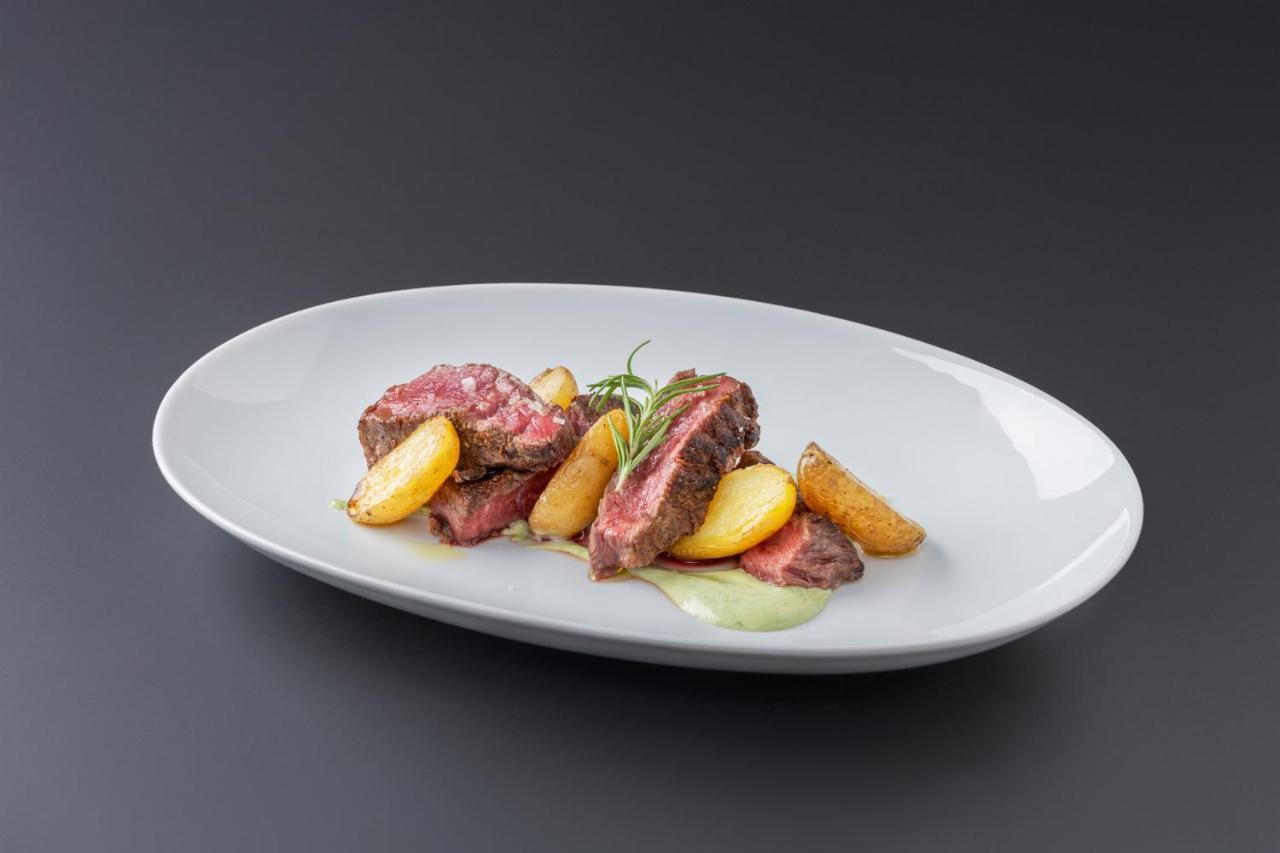 Eurostars Portico Alicante Luaran gambar A steak with potatoes
